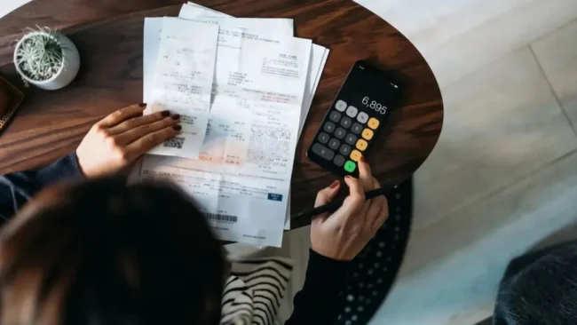 revisando-la-declaracion-para-aplicar-posibles-deducciones_916f